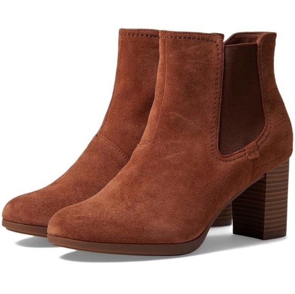 🤎🔹️Clarks🔹️ Bayla Rose Boots Women'sTAN Suede Block Heel Ankle Bootie
